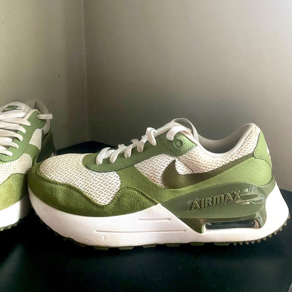 Nike Air Max SYSTM. Excellent condition.